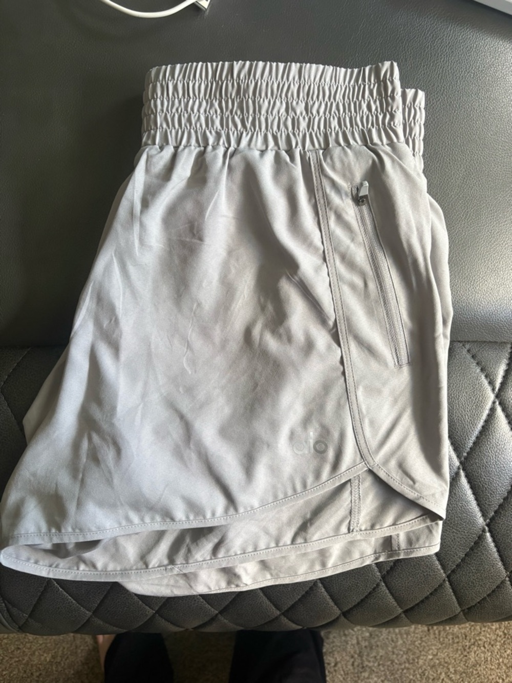 Alo Light Gray Athletic Skort with Zip Pockets size XL excellent condition
